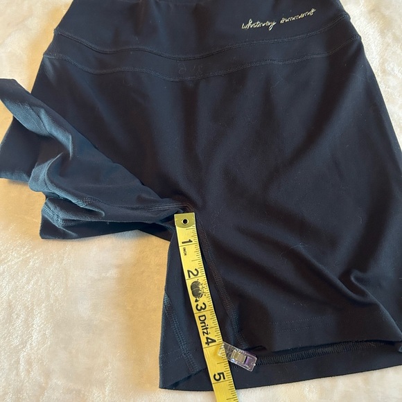 Gymshark Black Athletic Shorts Moisture-Wicking Mid-Thigh - Picture 3 of 9